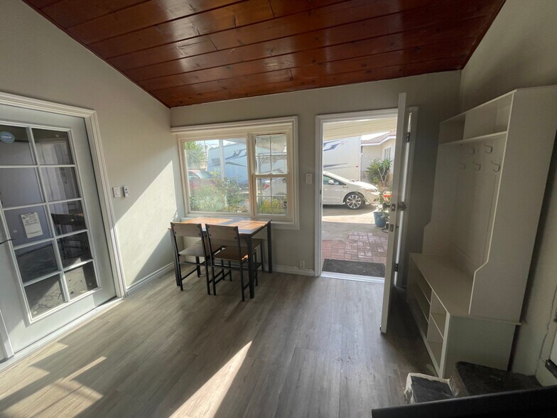 Building Photo - 13712 Saranac Dr