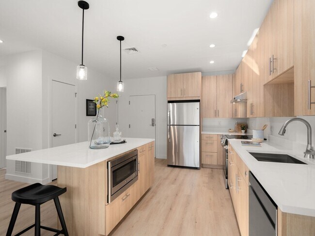 Building Photo - 1151 Walnut St