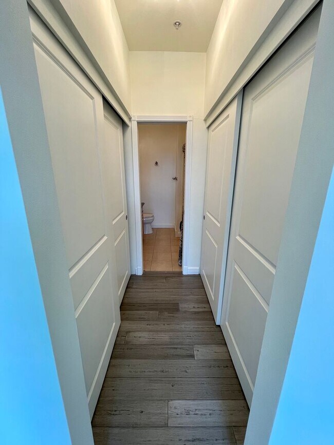 Building Photo - Issaquah Townhouse at Peregrine Point...