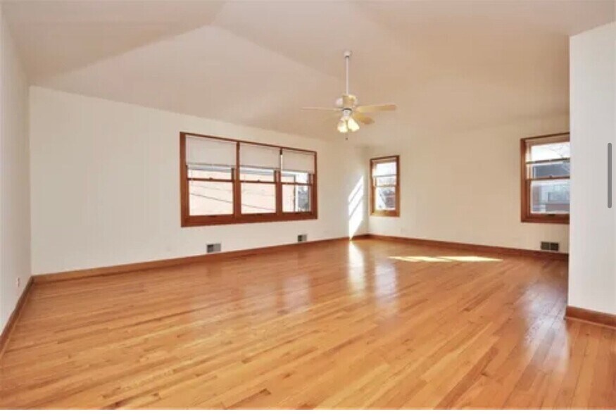 Building Photo - 6815 N Lowell Ave