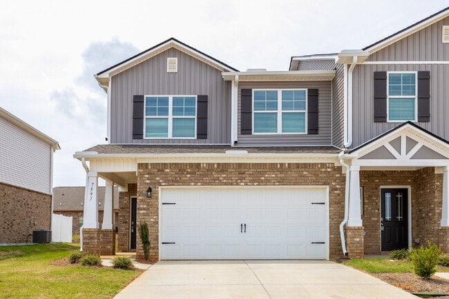 Building Photo - "Charming Newly built 3-Bed Townhouse Retreat with Granite Elegance in Prime Huntsville Location!"