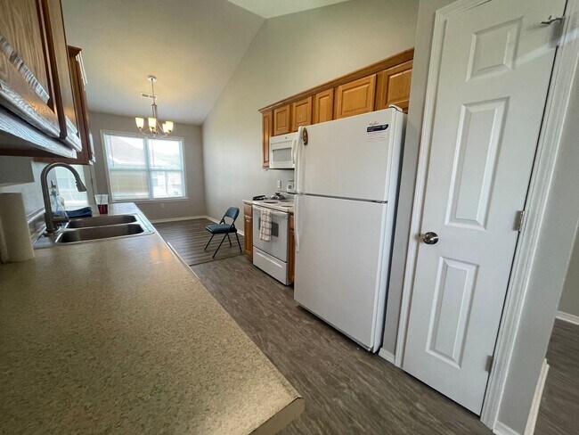 Building Photo - Updated 3 Bedroom Patio Home with 2 Car Garage