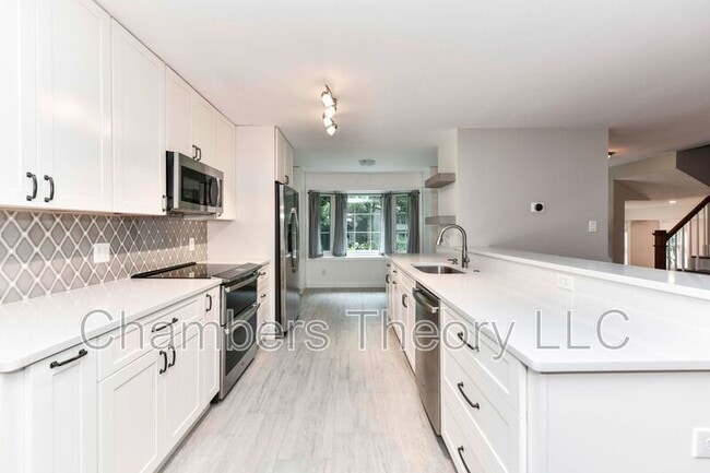 Building Photo - 12231 Westwood Hills Dr