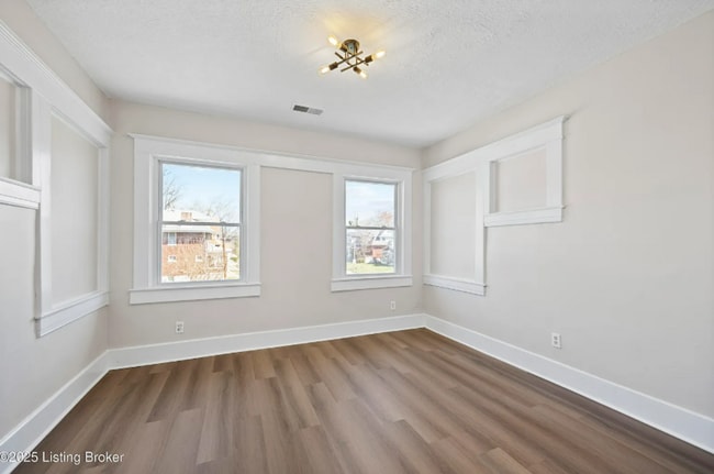 Building Photo - HISTORIC CHARM! Renovated 4 Bedroom, 3 Bat...