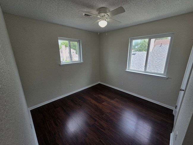 Building Photo - Charming 3BD/3BA Home with Modern Upgrades