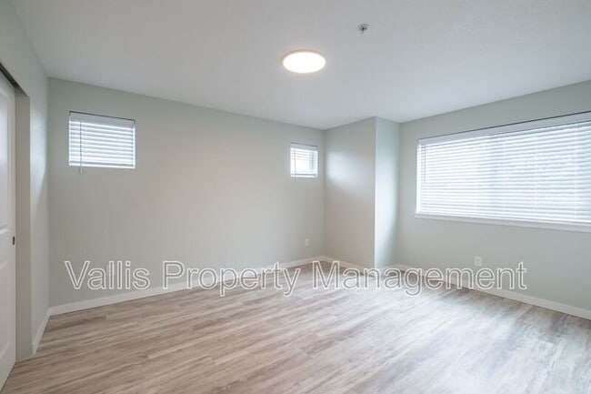 Building Photo - 13001 S Crompton Lane