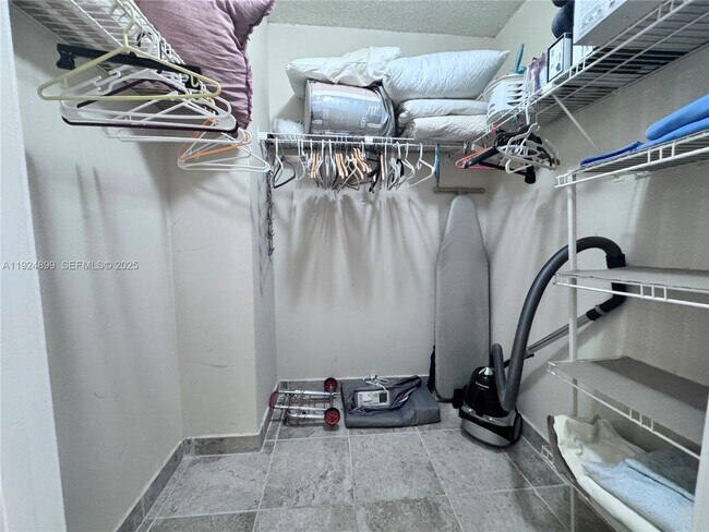 Building Photo - 290 174th St St