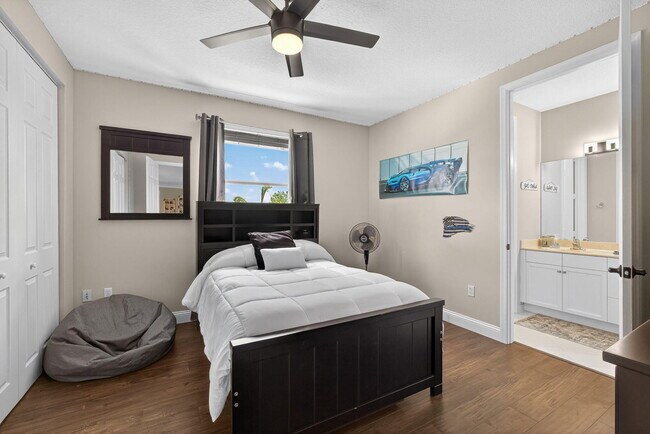 Building Photo - 9225 Delemar Ct