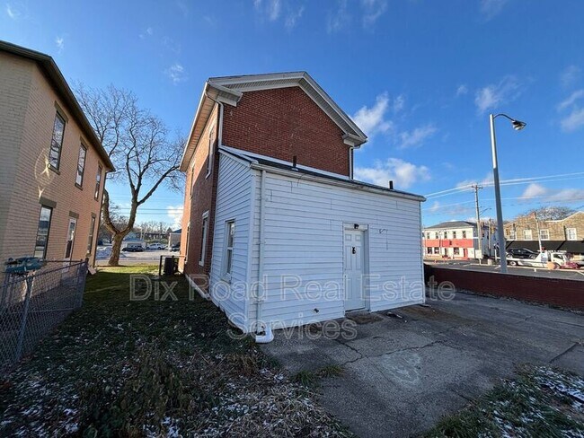 Building Photo - 8 S 1st St