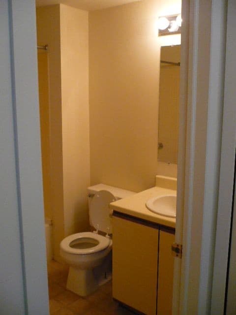 Building Photo - 138 E Main St