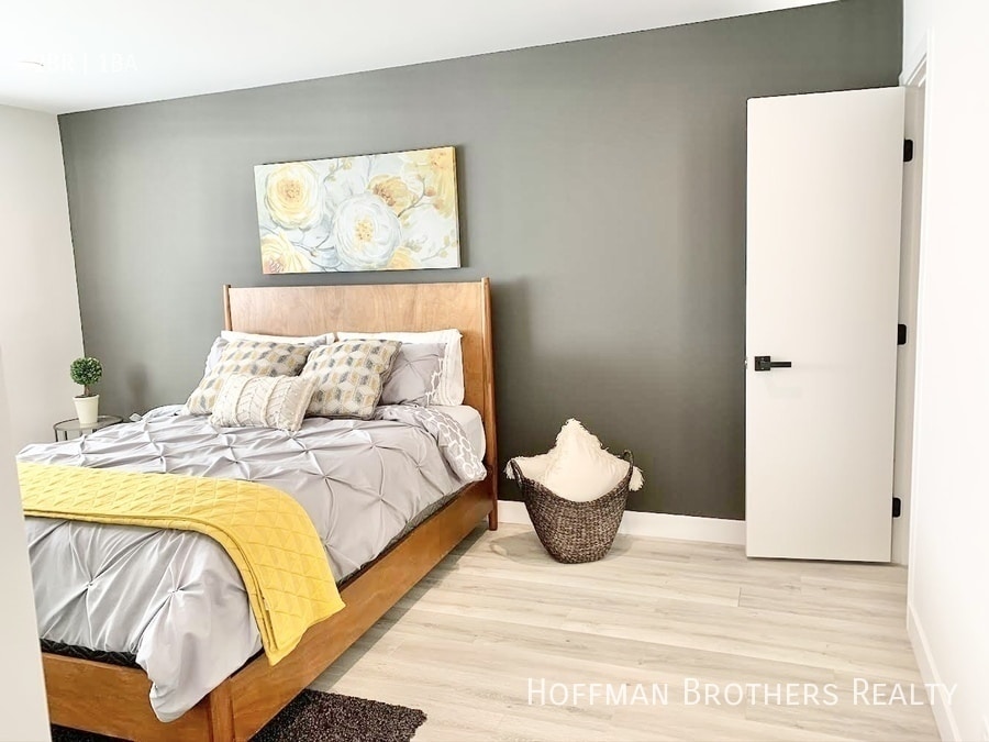 Building Photo - 8753 Langdon Ave