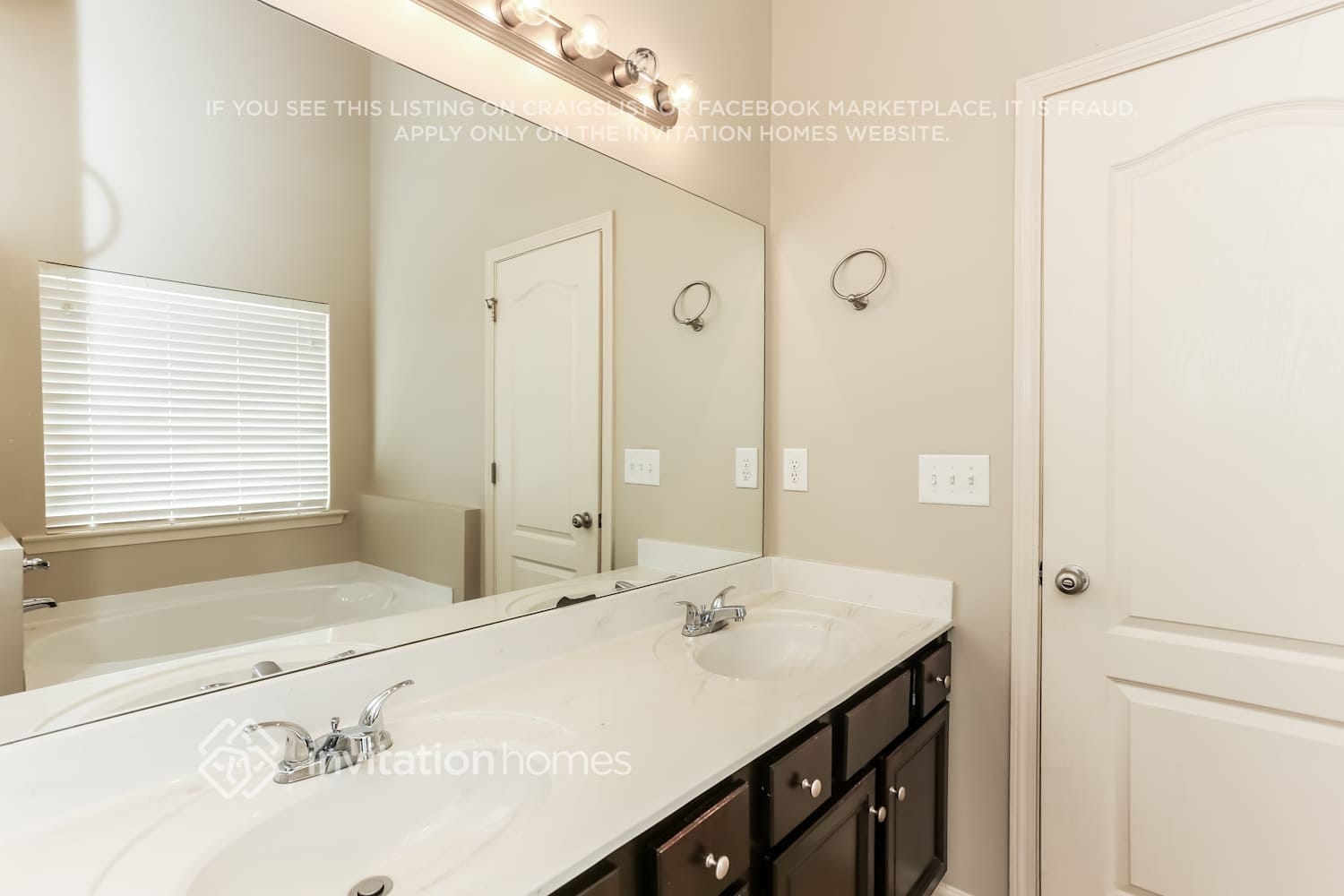 Building Photo - 3640 Brookhollow Dr