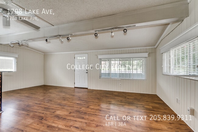 Building Photo - 1708 Lake Ave