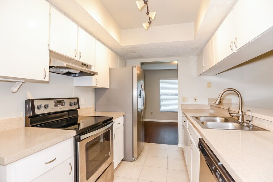 Building Photo - 2303 Willow Branch Ave