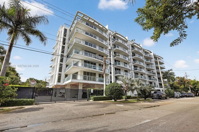 Building Photo - 13800 Highland Dr