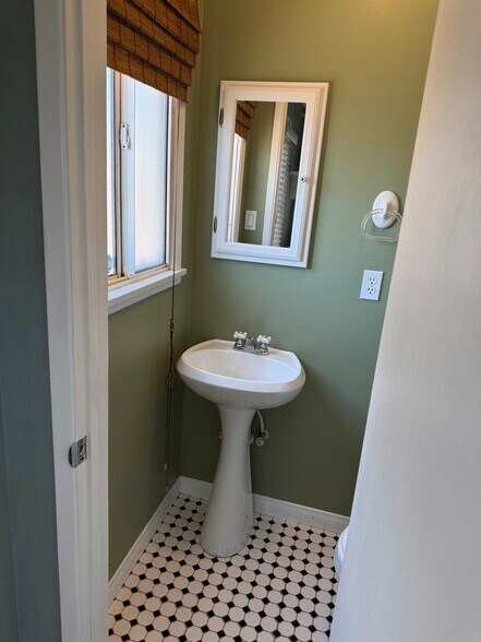 Building Photo - 1427 Boyden Ave