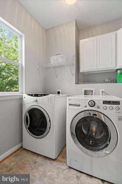 Building Photo - 14348 Sharpshinned Dr