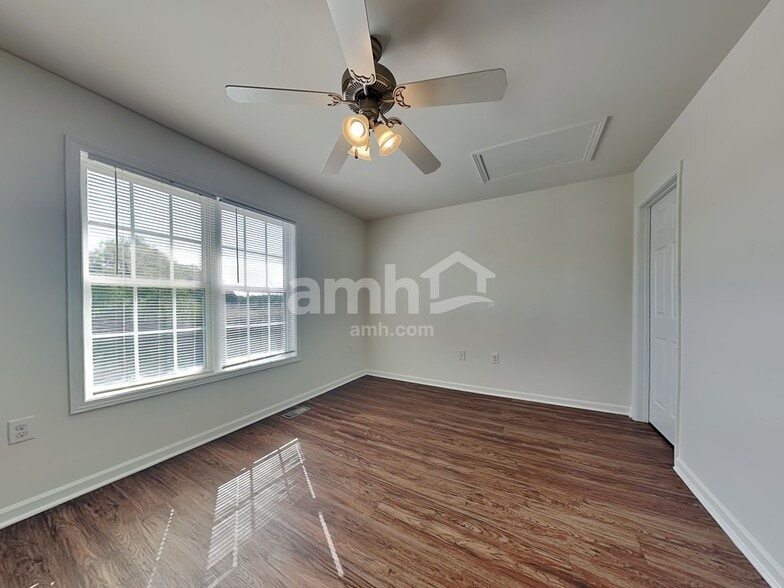 Building Photo - 67 Wolf Creek Ln