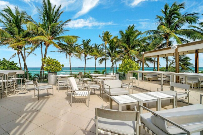 Building Photo - 4401 Collins Ave