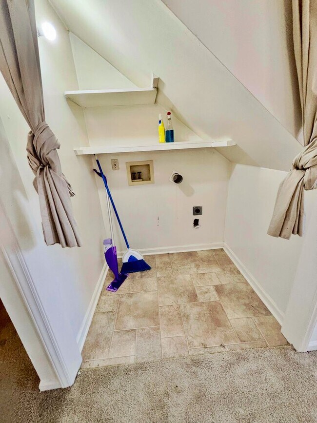 Building Photo - Lease Up 120