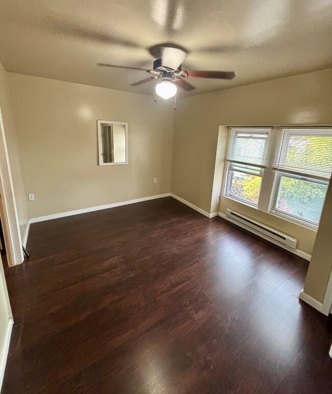 Building Photo - 1520 W Champlost Ave