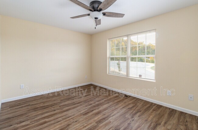 Building Photo - 916 Warrior Hill Dr