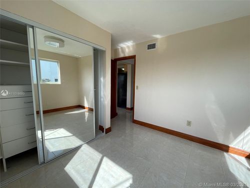 Building Photo - 107 SW 18th Ct