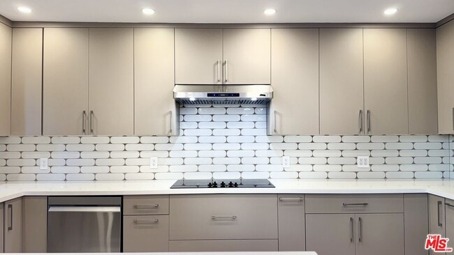 Building Photo - 414 N Palm Dr