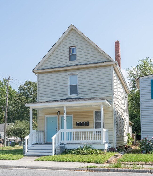 Building Photo - MOVE IN READY 2 Bedroom in the Heart of Oceanview!