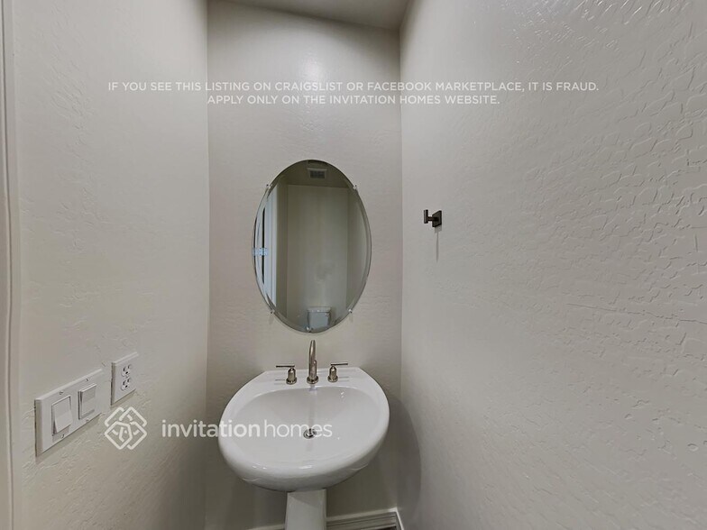 Building Photo - 35823 W Santa Monica Ave