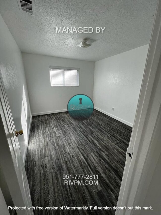 Building Photo - Great price for this single story home wit...