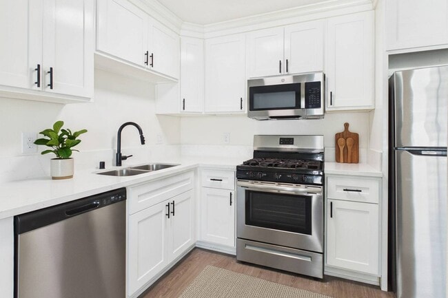 Building Photo - Reseda Apartments