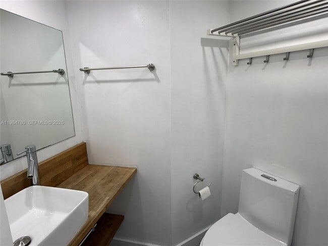 Building Photo - 1825 S Ocean Dr