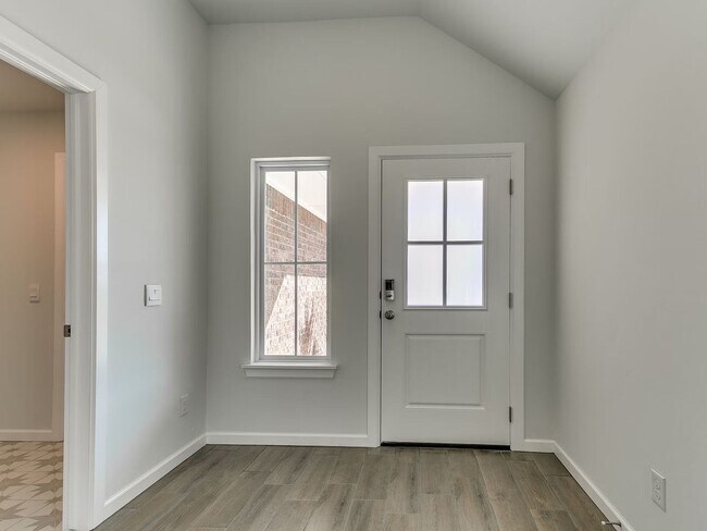 Building Photo - 1st Month Free - Stunning New Home!