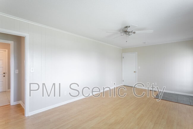 Building Photo - 8140 Holly Crest Dr