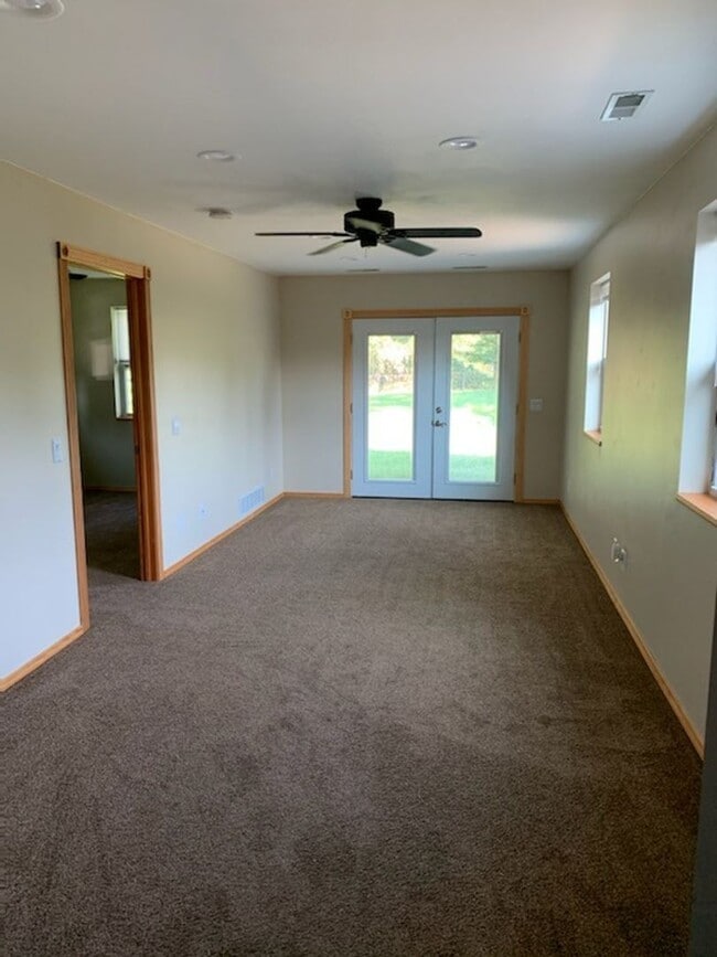 Building Photo - LIVE IN DOWNTOWN HOWELL! 3 BEDROOM HOUSE FOR LEASE