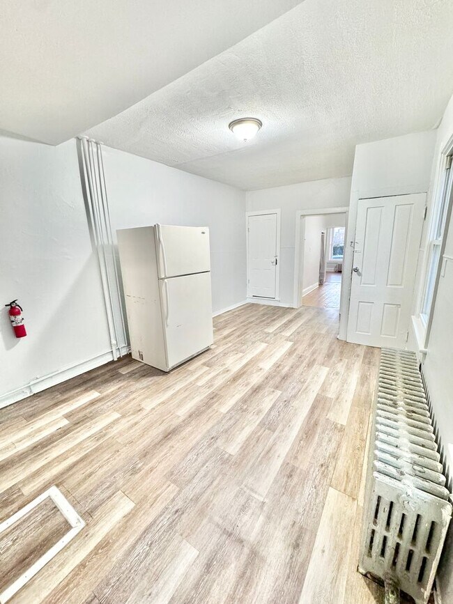 Building Photo - 445-447 West Linden Street