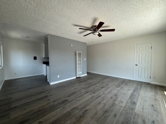 Building Photo - 851 W 95th St