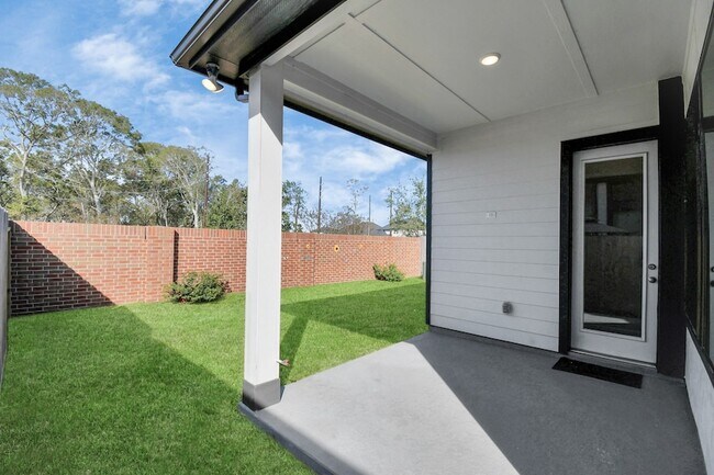 Building Photo - 1535 Park Path Dr