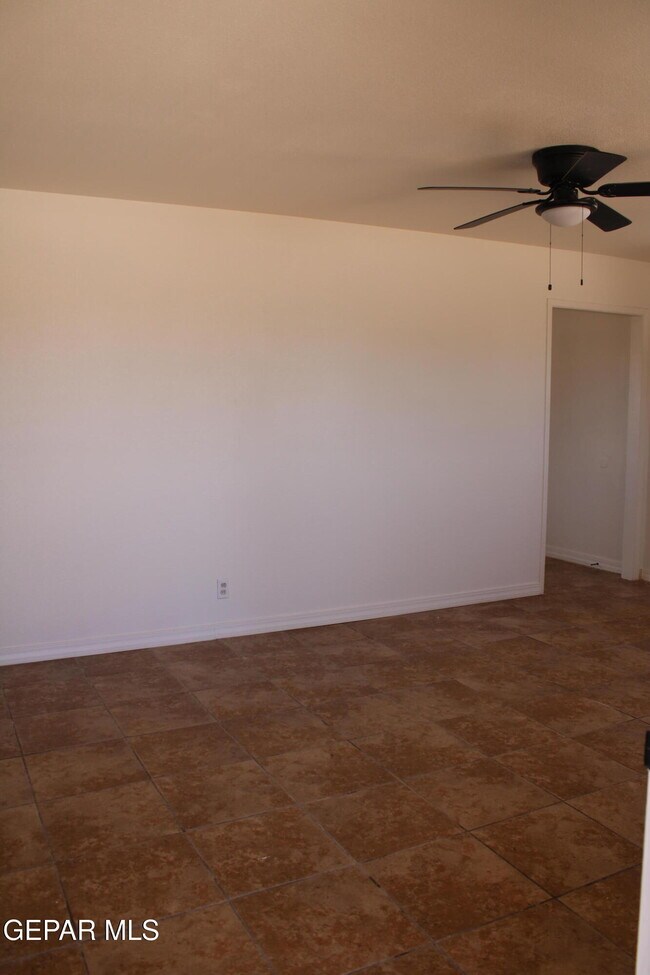 Building Photo - 5656 Sun Valley Dr