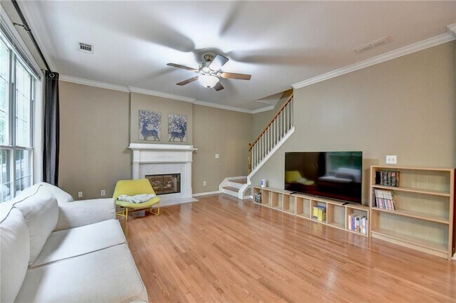 Building Photo - 2172 Woodbriar Dr