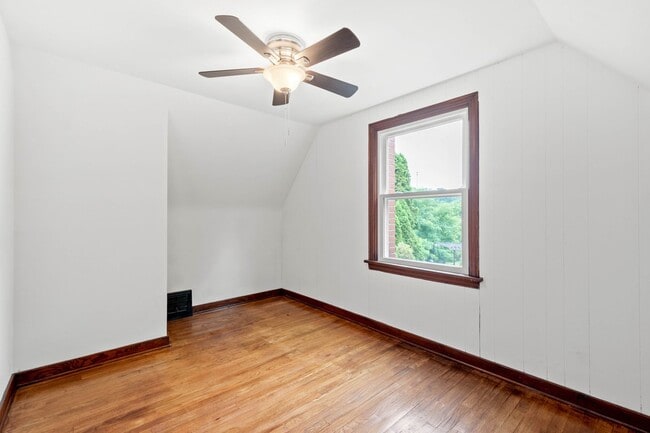 Building Photo - AVAILABLE SEPT 1st!! Check out this BEAUTIFUL & UPDATED home in Penn Hills!