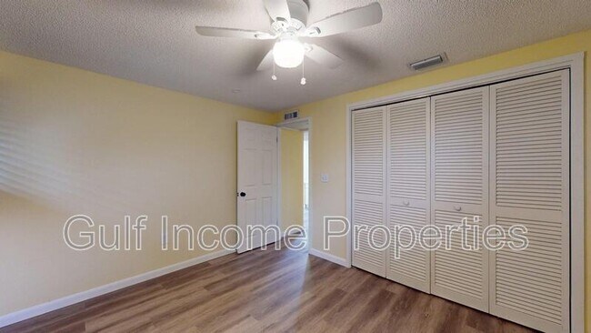 Building Photo - 3202 21st Ave W