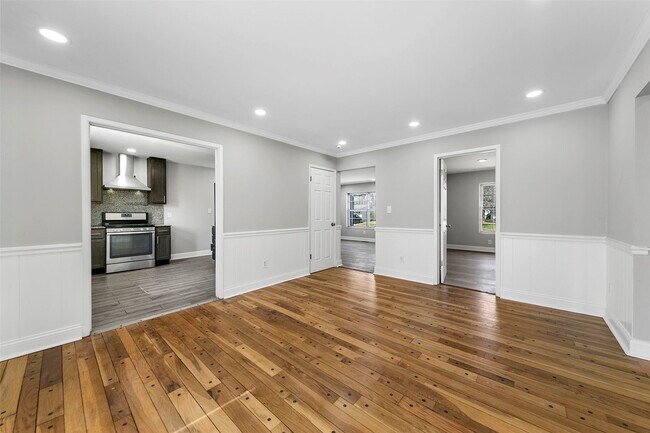 Building Photo - 1308 Havenhurst Rd