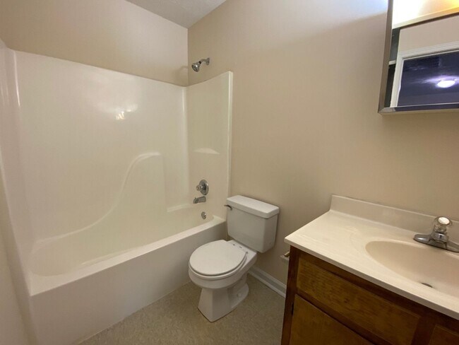 Building Photo - PRE LEASING AUGUST 7 2026!