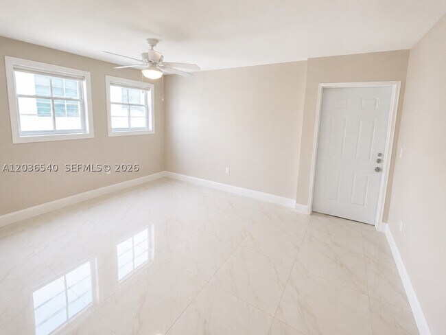 Building Photo - 4122 Collins Ave