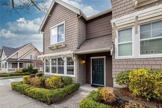 Building Photo - 2400 NE Park Dr