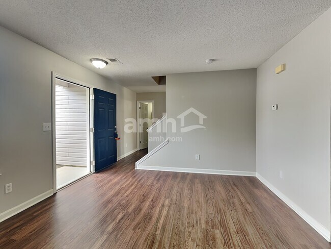 Building Photo - 103 Granary Dr