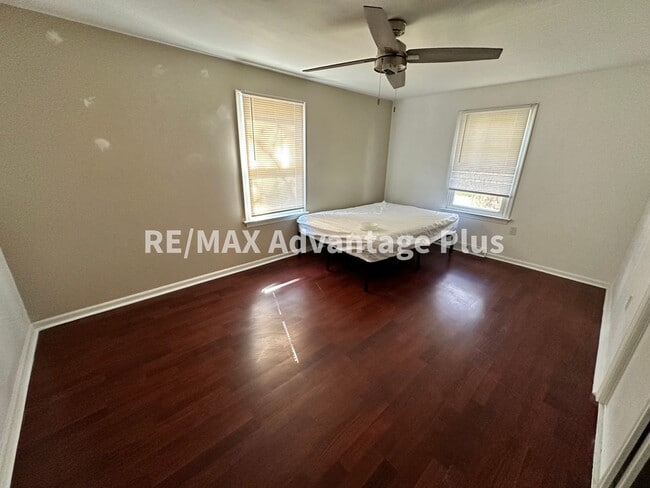 Building Photo - Spacious 4-Bedroom Home in Town of Farmville!