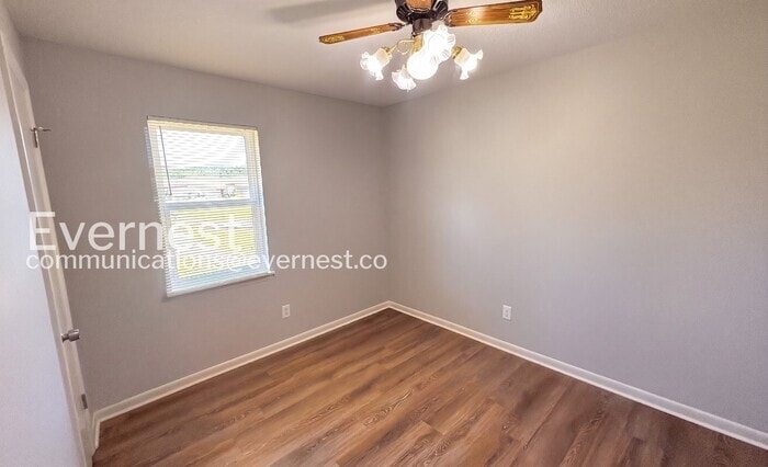 Building Photo - 3729 NW Millbrae Dr
